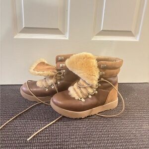 Women’s UGG Viki lace-up boots, size 7.5